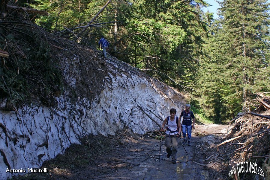 02 Resti di slavina.jpg